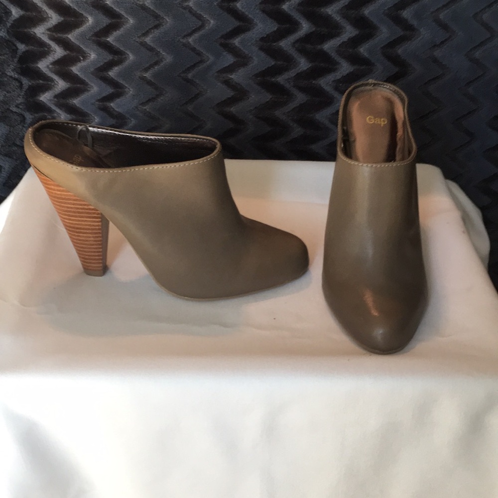 Gap Women Open Back Booties/ size 7